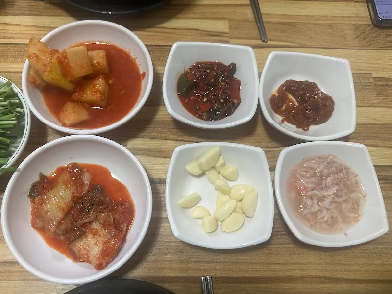 고창집 푸짐한 밑반찬