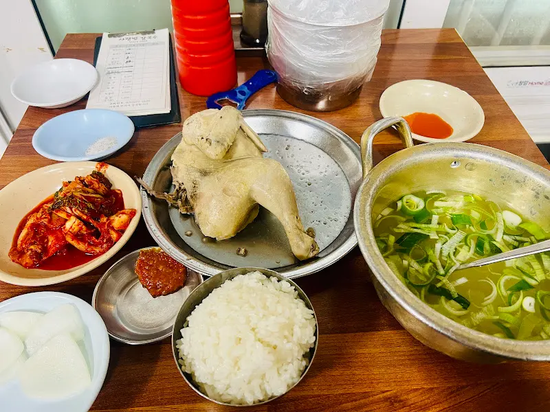 푸짐한 백숙백반 한 상 차림