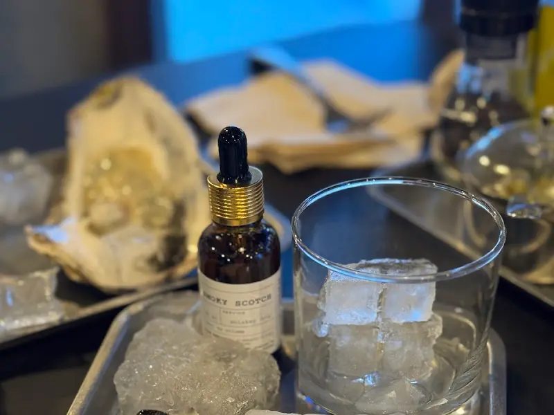 위스키 드롭퍼와 굴