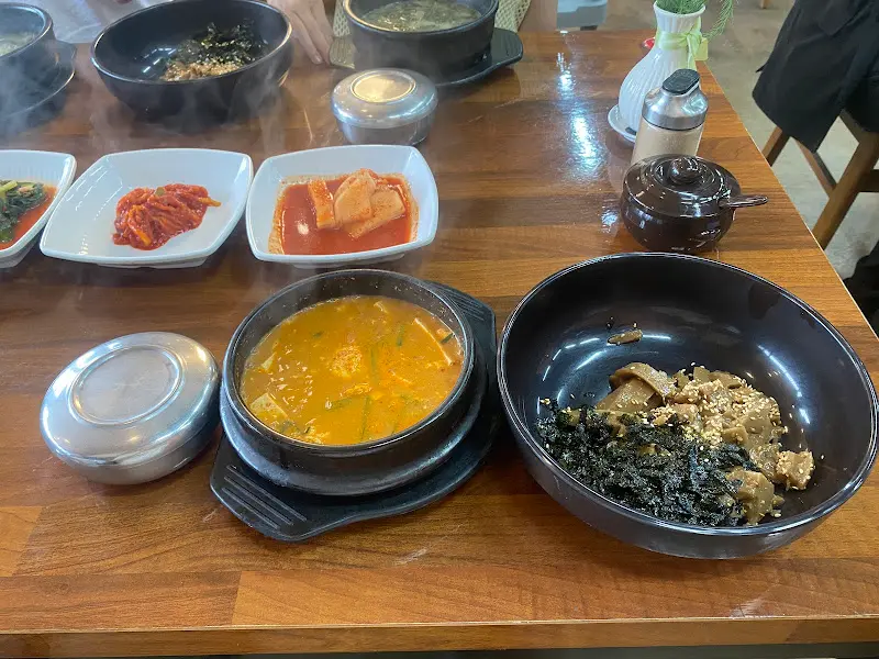 청국장 비빔밥과 밑반찬