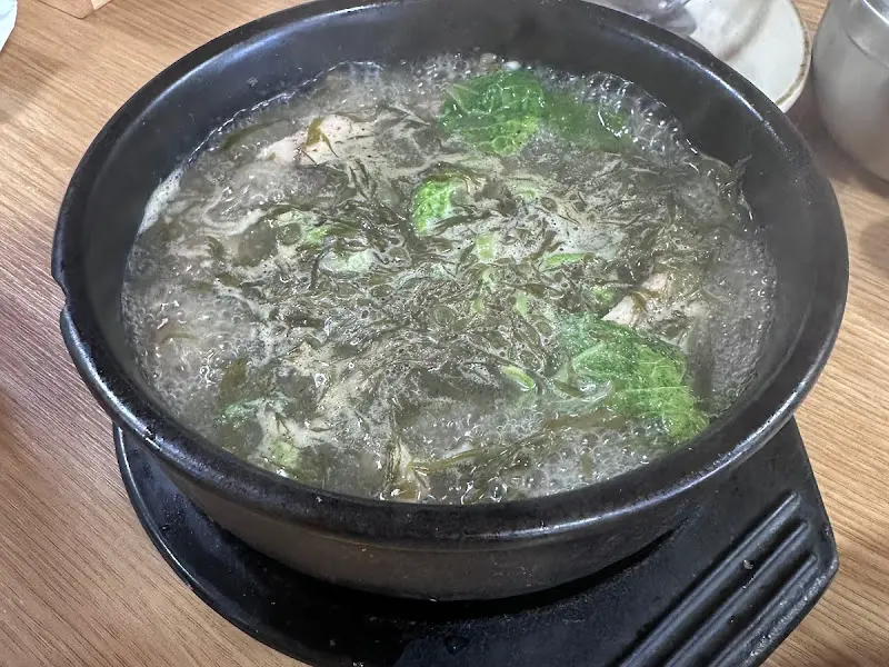 뜨끈하고 깊은 맛의 몸국
