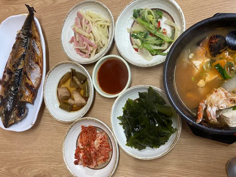 정갈하게 차려진 밑반찬