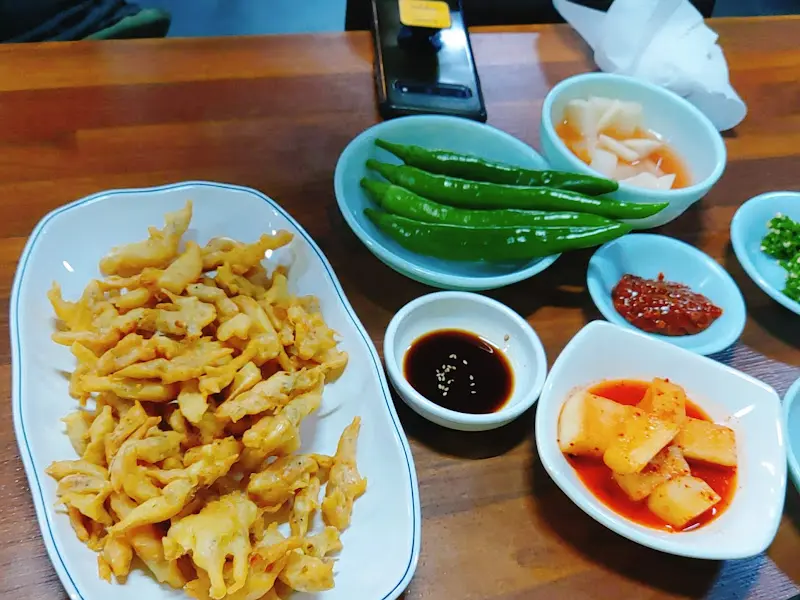 민물새우튀김과 반찬