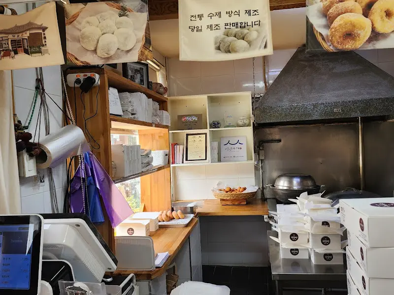 덩실분식 내부