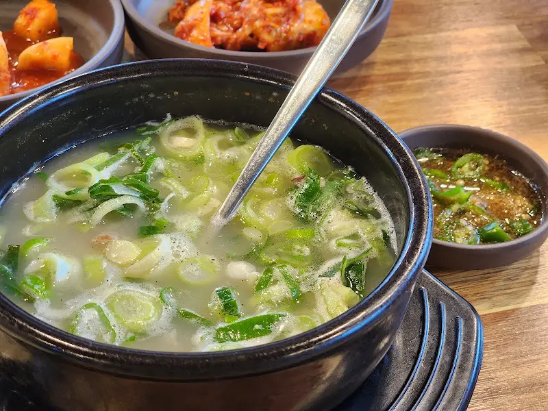 국밥에 넣은 숟가락