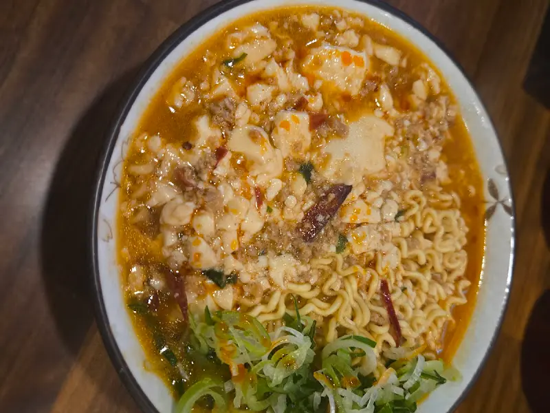 마파두부 덮밥의 먹음직스러운 비주얼