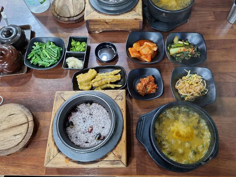 한 상 차림 전체 샷