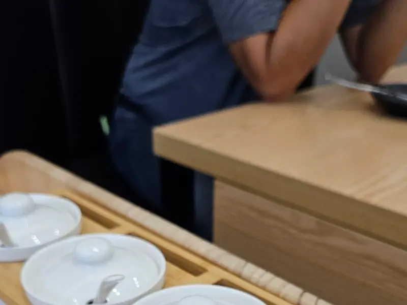 테이블에 비치된 김치통