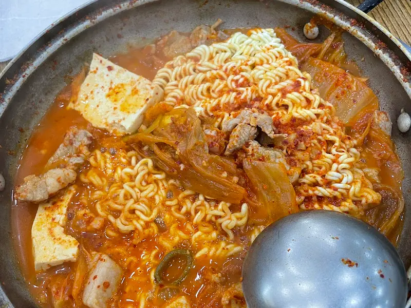 한일식당 김치찌개 라면사리
