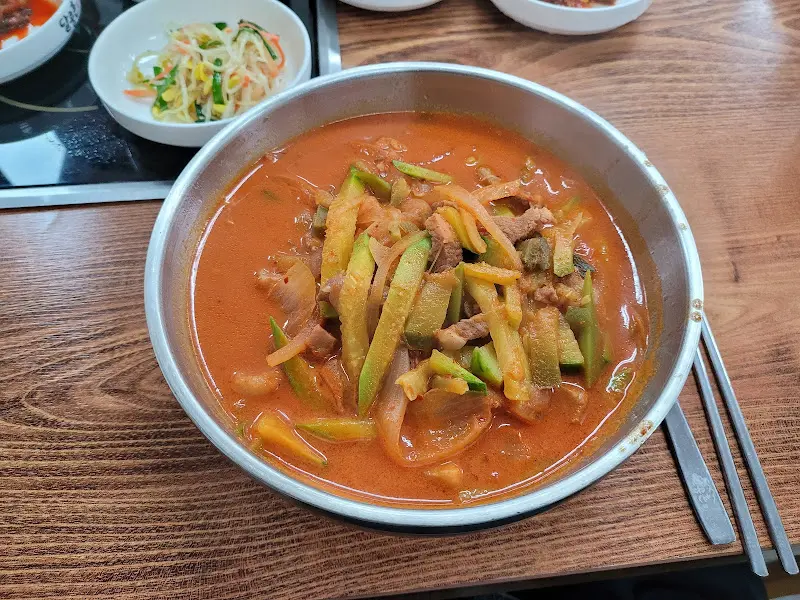 애호박과 돼지고기가 듬뿍 들어간 애호박국밥