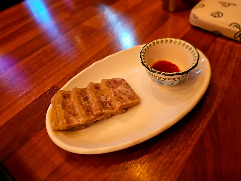 창림국수 서비스 편육