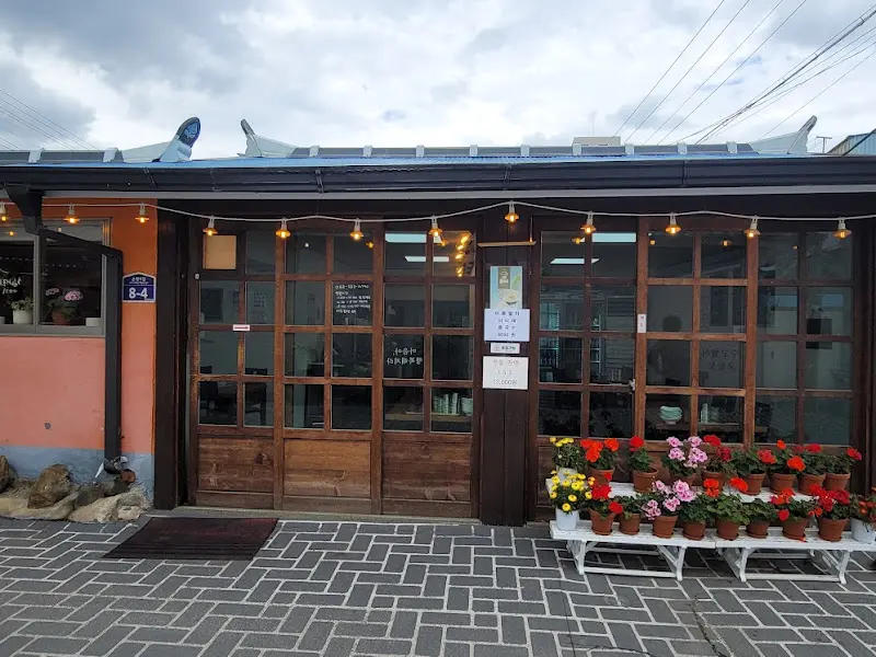 창림국수 외부 장식