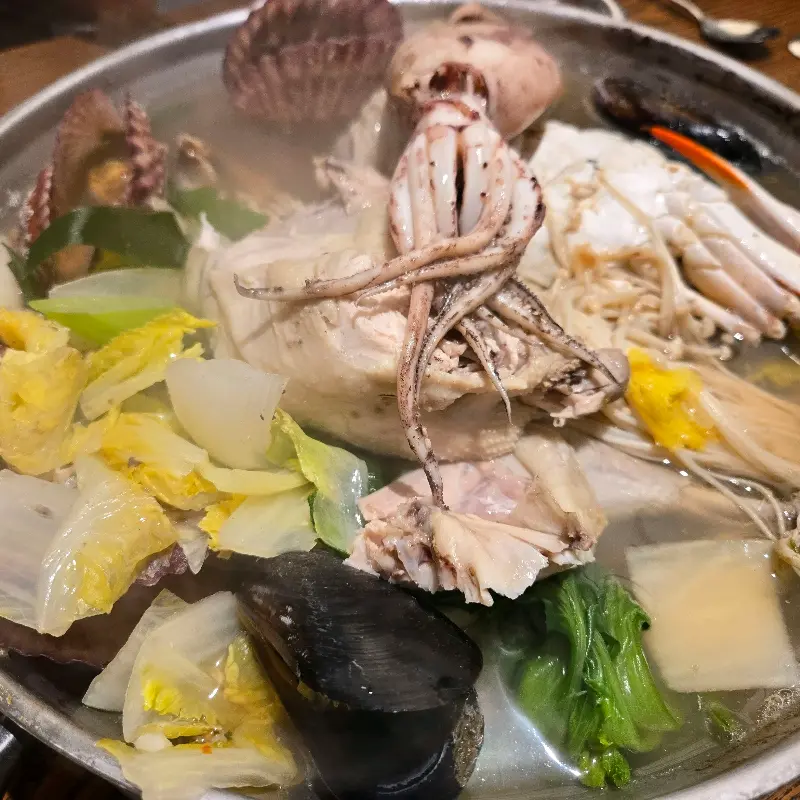 황제해물탕의 푸짐한 비주얼