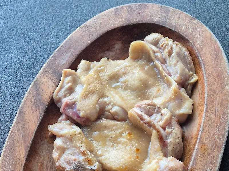 나무 플레이트에 담겨 나온 닭갈비