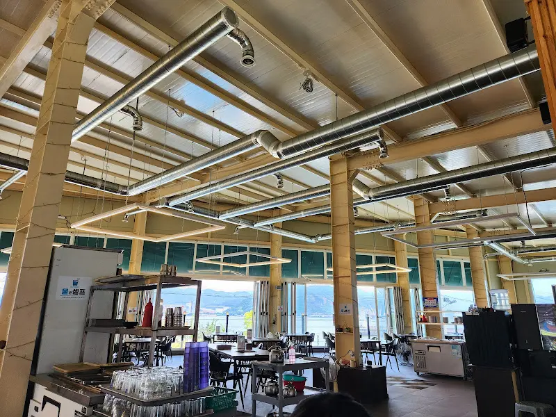 본장어 내부 모습