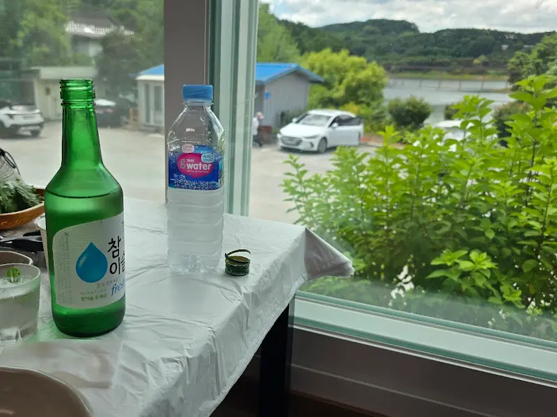 창밖으로 보이는 옥정호 풍경