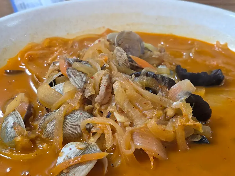 필짬뽕 짬뽕 내용물 확대