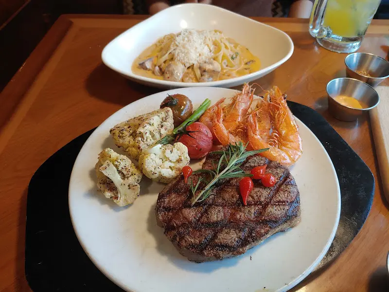 블랙라벨 스테이크와 투움바 파스타