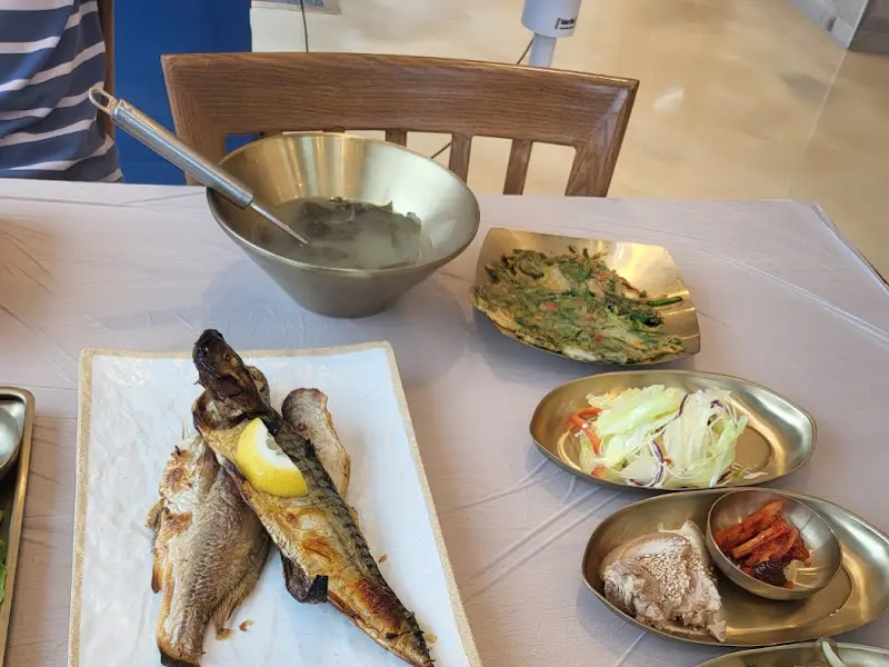 어부림의 생선구이와 밑반찬