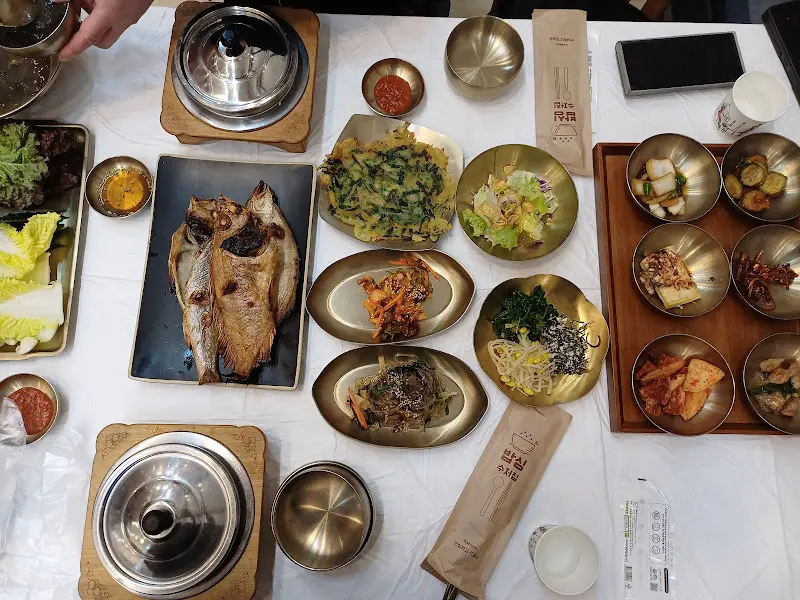 어부림에서 즐거운 식사