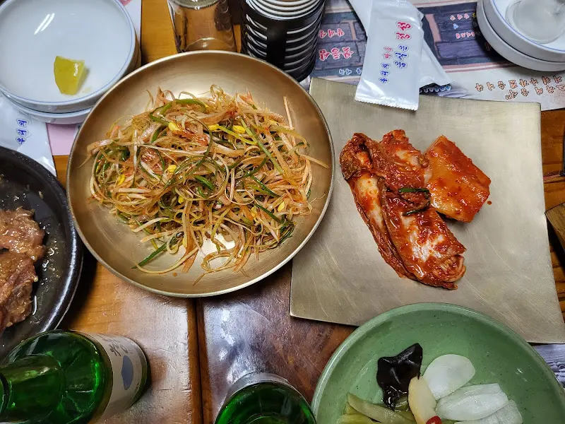 김치찌개와 밑반찬