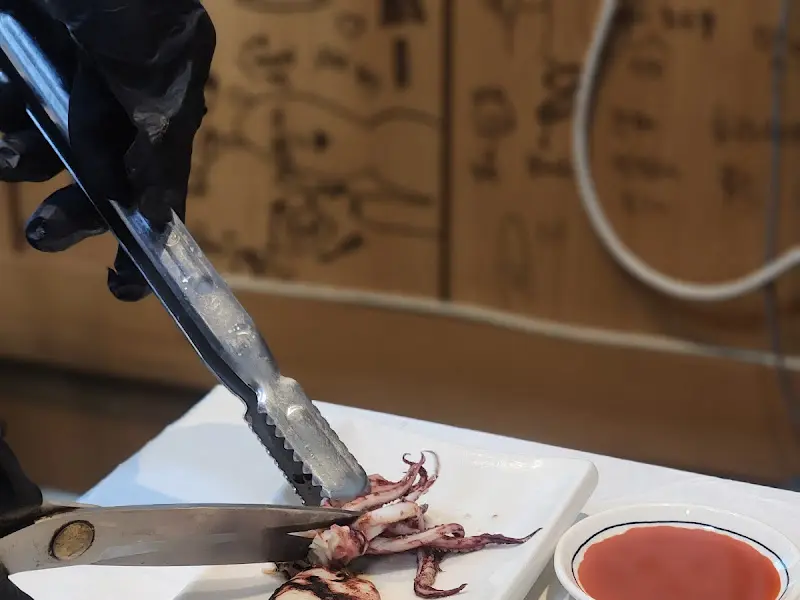 사장님의 손길로 탄생하는 맛있는 해산물