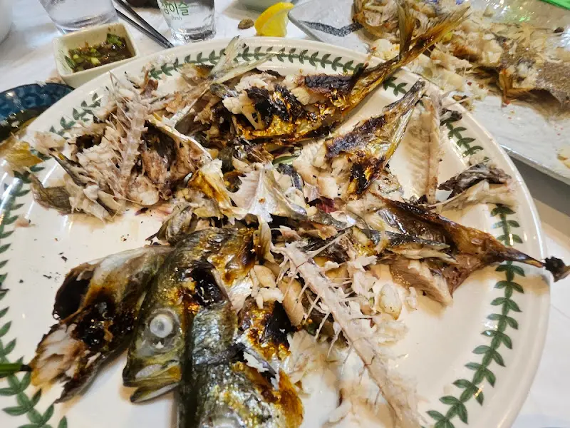 갈치구이 뼈만 남은 접시