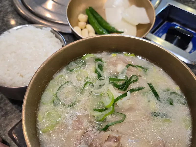 정짓간 돼지국밥