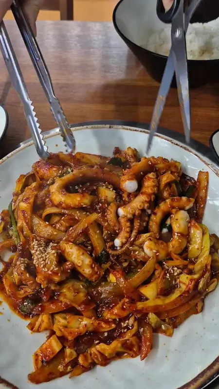 맛깔스러운 낙지볶음