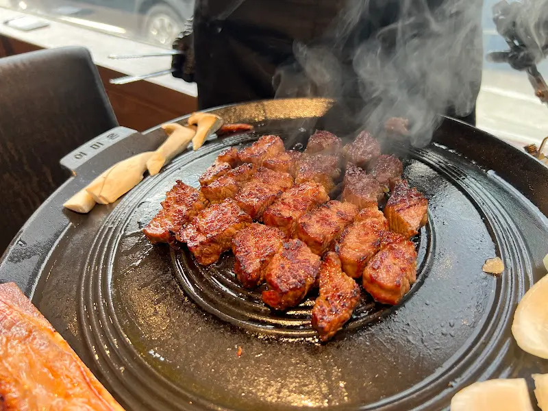 미디엄 레어 꽃갈비