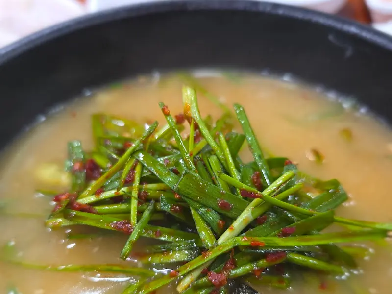 파가 듬뿍 올라간 돼지국밥