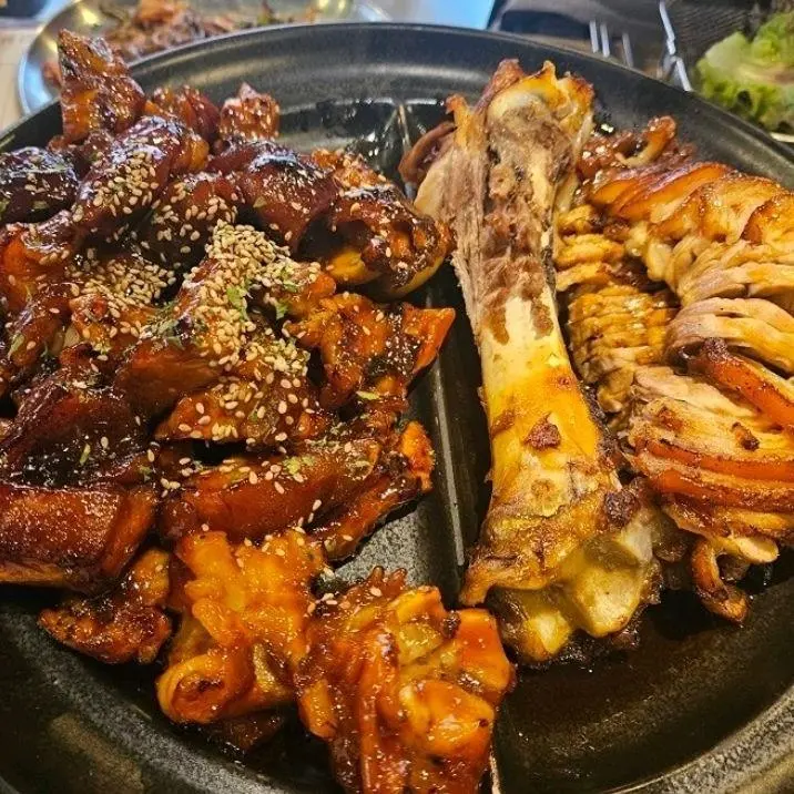 푸짐한 화덕족발 한상차림