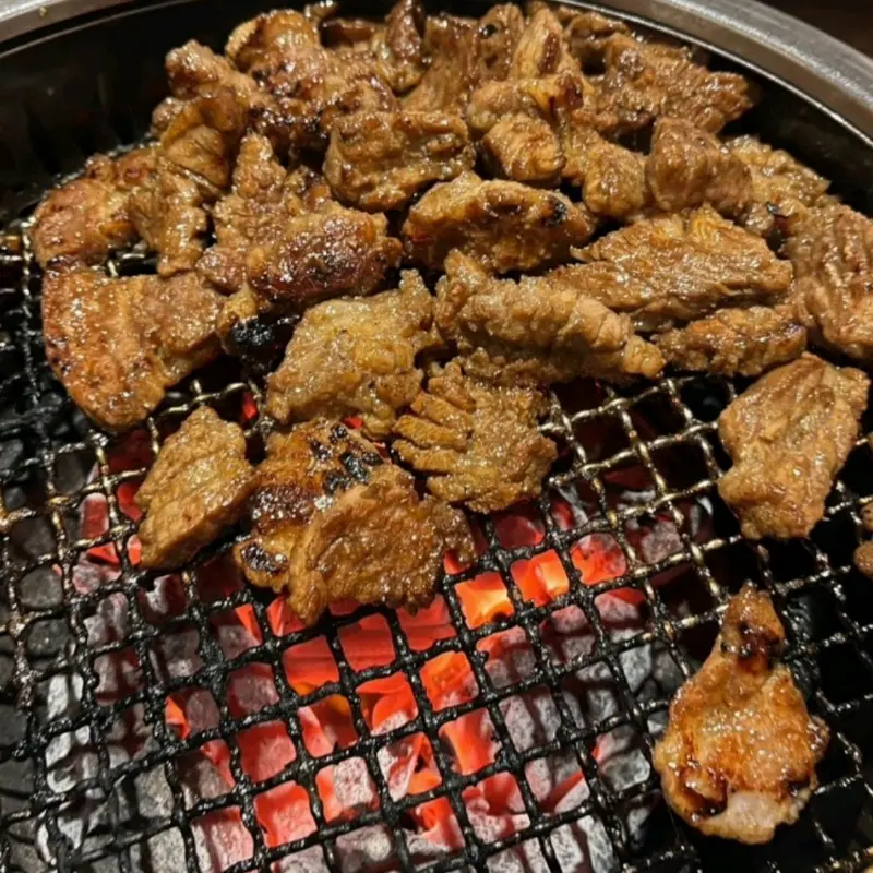 숯불에 구워진 양념갈비
