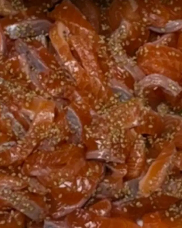 윤기가 흐르는 송어회