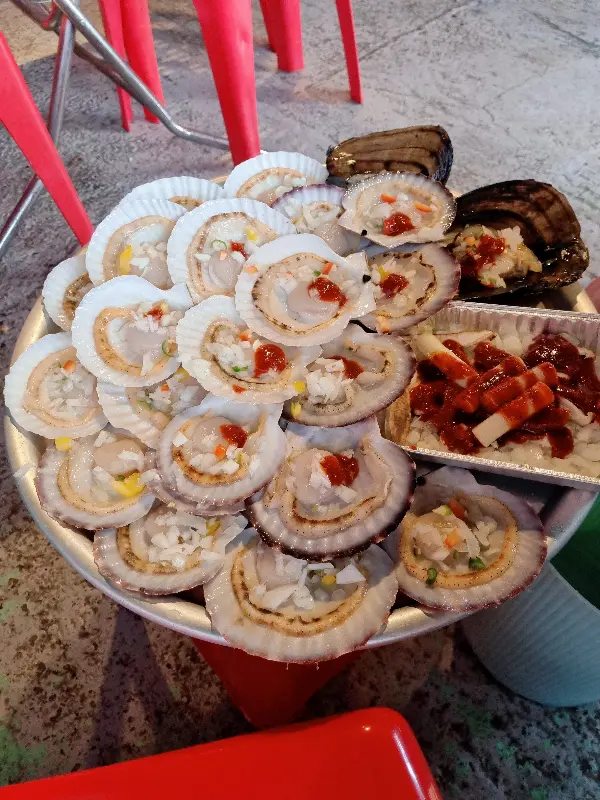 신선한 조개구이 한 상