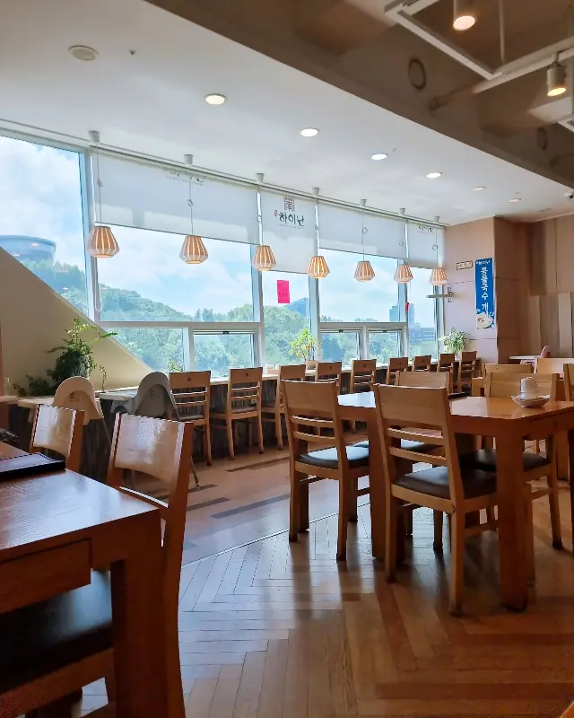 넓고 쾌적한 매장