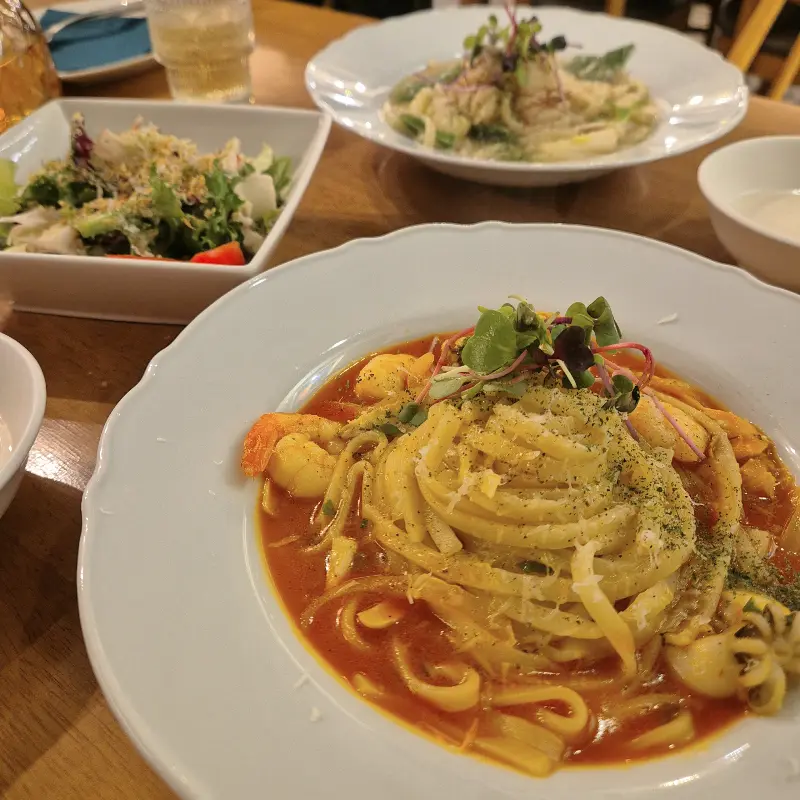 파스타와 샐러드