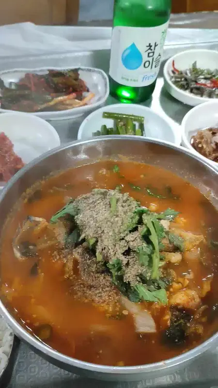 뽀얀 국물의 장어탕