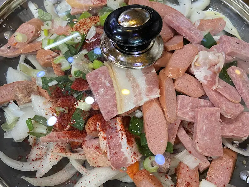 뚜껑 덮인 부대볶음