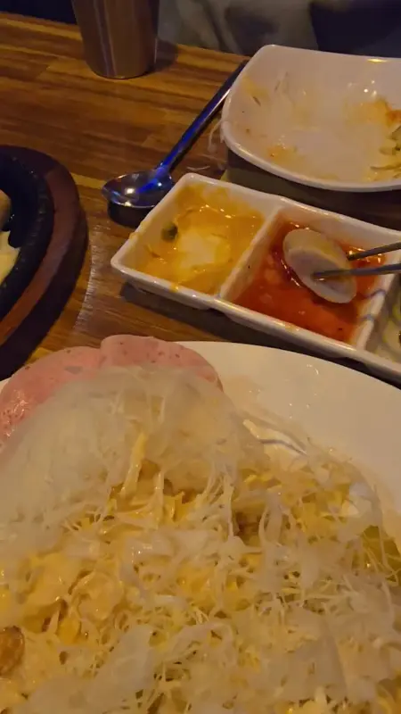 소세지 자르는 모습