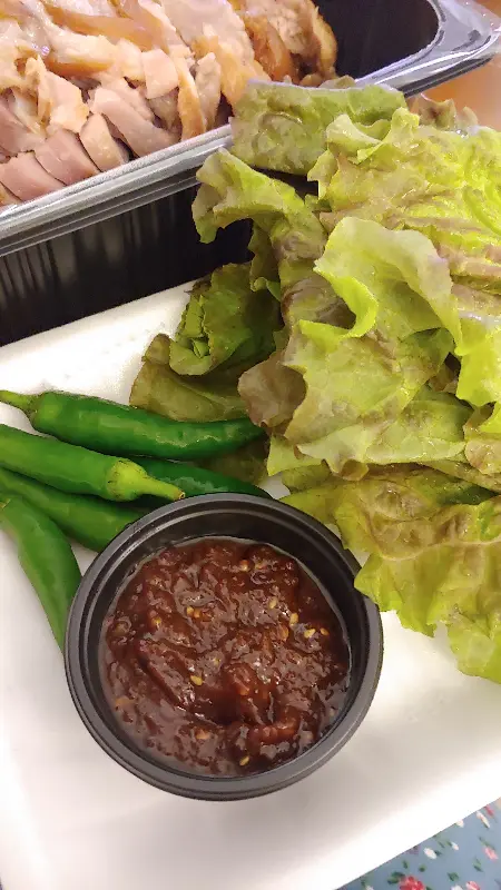 윤기가 좔좔 흐르는 족발