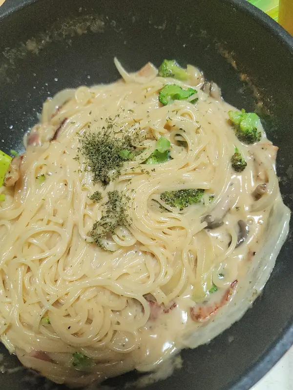 고소한 크림소스와 신선한 브로콜리의 조화가 일품인 크림 파스타