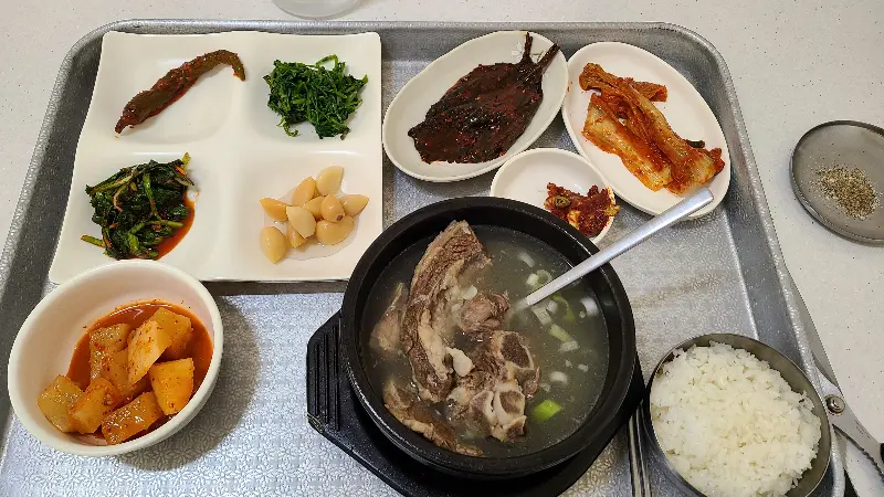 갈비탕 한 상 차림