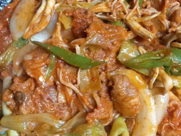 정겨운 손맛이 그리울 땐, 행복 가득한 OO식당에서 맛있는 밥상으로 떠나는 추억 여행! OO지역 맛집