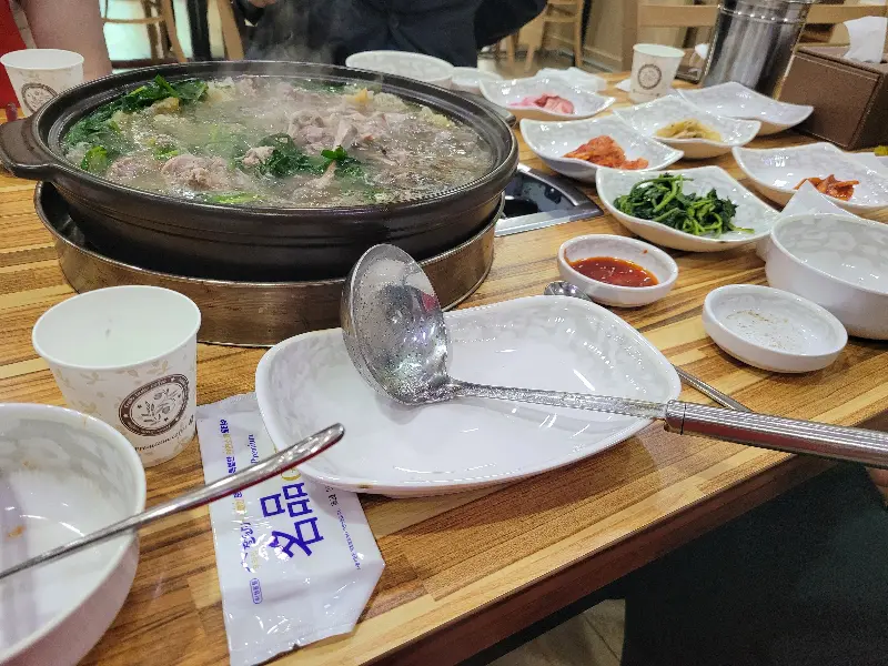 푸짐한 오리백숙 한 상 차림