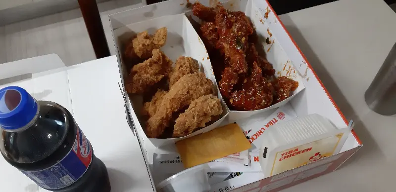 콜라와 함께 즐기는 티바두마리치킨