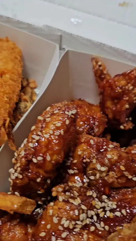 윤기 자르르 흐르는 땡초 치킨