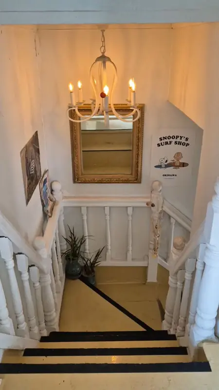 카페 내부 계단