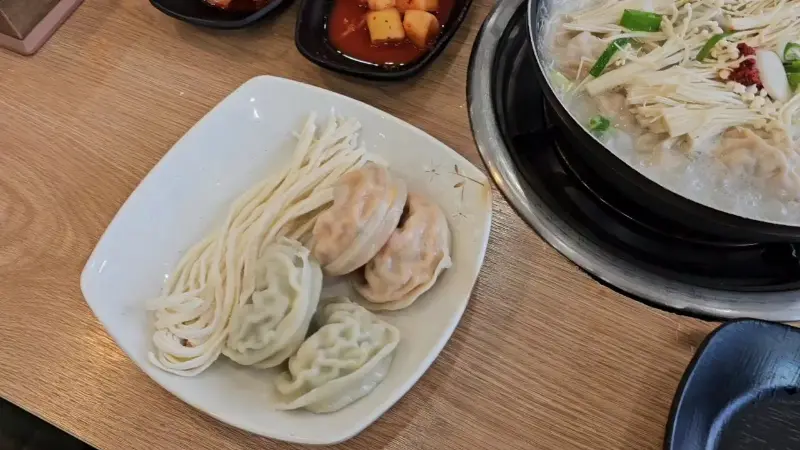 만두와 칼국수