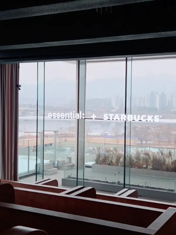 사일런트 룸 내부